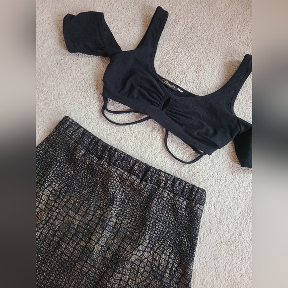 Black Crop Top and Asymmetrical Skirt Set - Picture 5 of 8